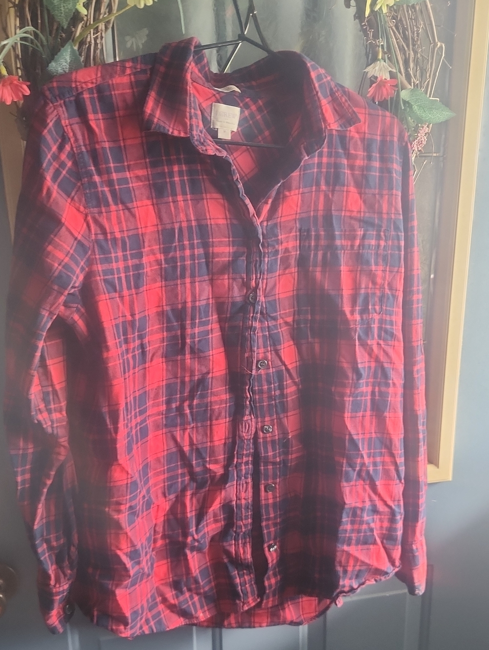 Women's Red and Navy Plaid Button-Up Shirt J Crew Med. Bo Hi<ikon j I k Kiky Fit